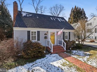 2406 S Dinwiddie St, Arlington, VA 22206