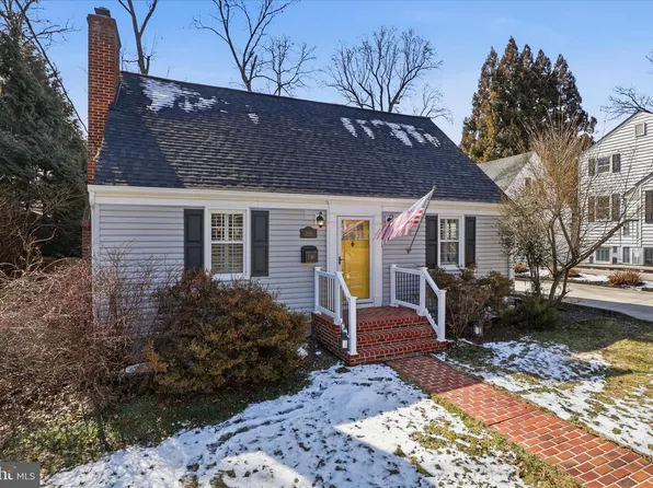 2406 S Dinwiddie St, Arlington, VA 22206