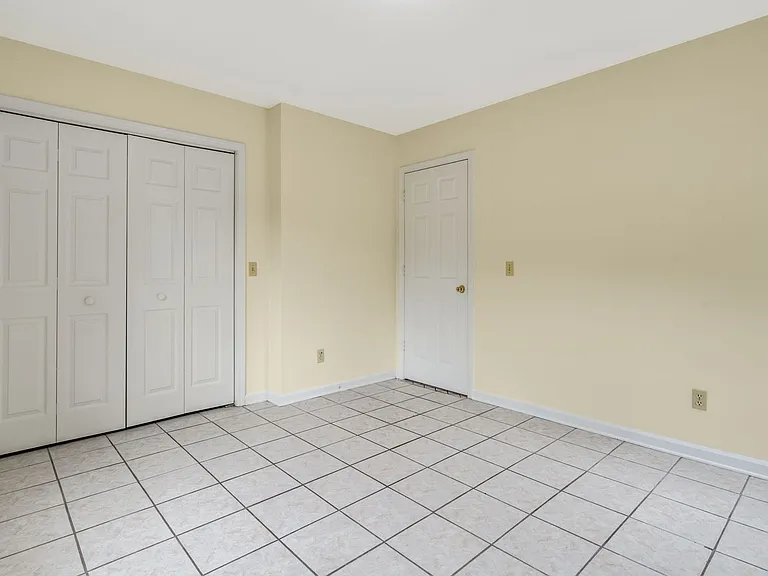 Mount Clare Avenue Apartments — Photo 17