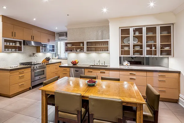 Sold by Dolly Lenz Real Estate LLC | media 32