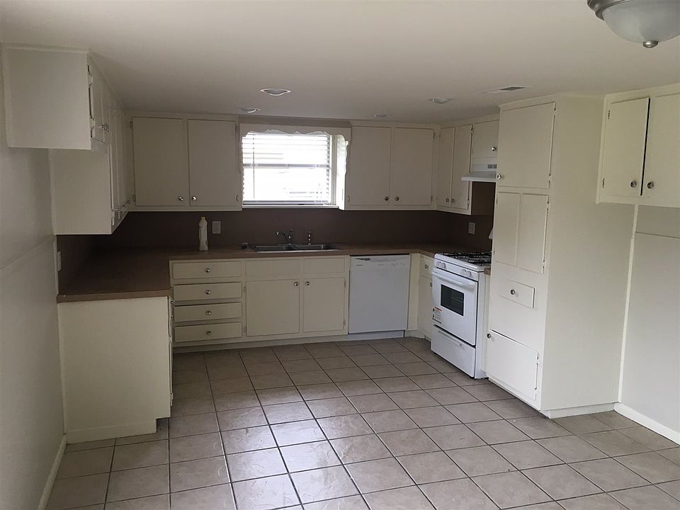 2nd image of 1704 Mountainview Dr