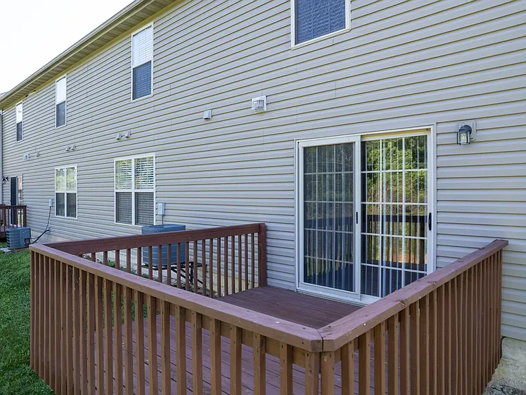 701-703 Glenstone Dr. — Photo 9