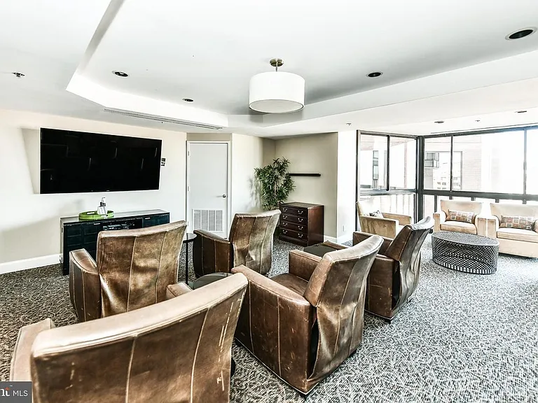 900 N Stafford St #1410 — Photo 32