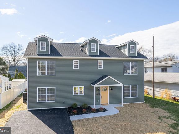 2nd image of 61 Nickelhill Ln