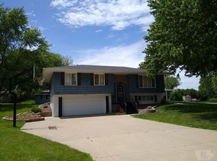 1839 Spencer St, Grinnell, IA 50112