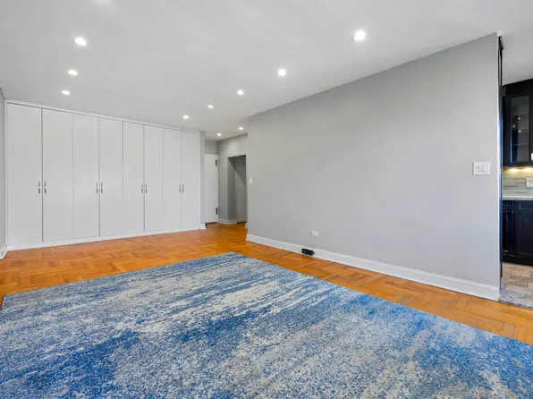 3750 Hudson Manor Terrace image 6 of 27