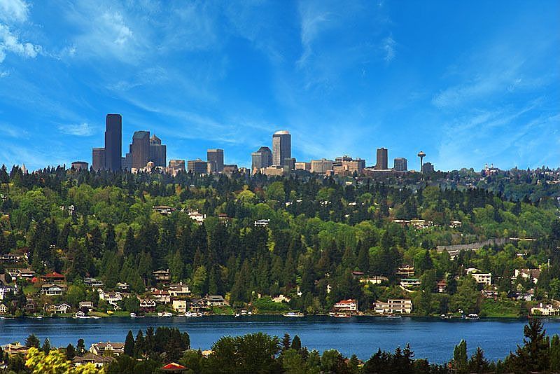 Staggering views of Seattle, Lake Washington & Olympic Mtns!