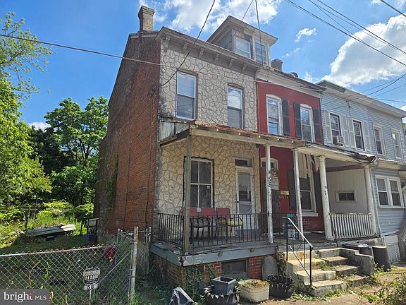 3rd image of 58 Hayes Ave