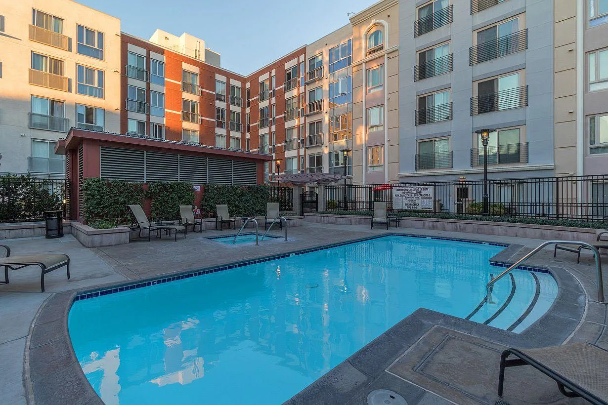 2 bed, 993 sqft, $3,595 — Photo 1