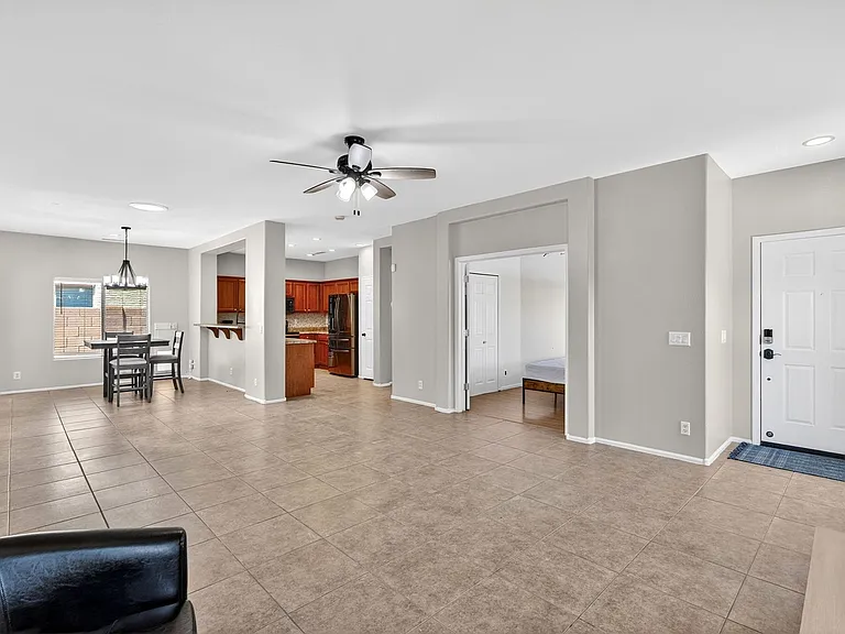 697 W Oak Tree Ln — Photo 32