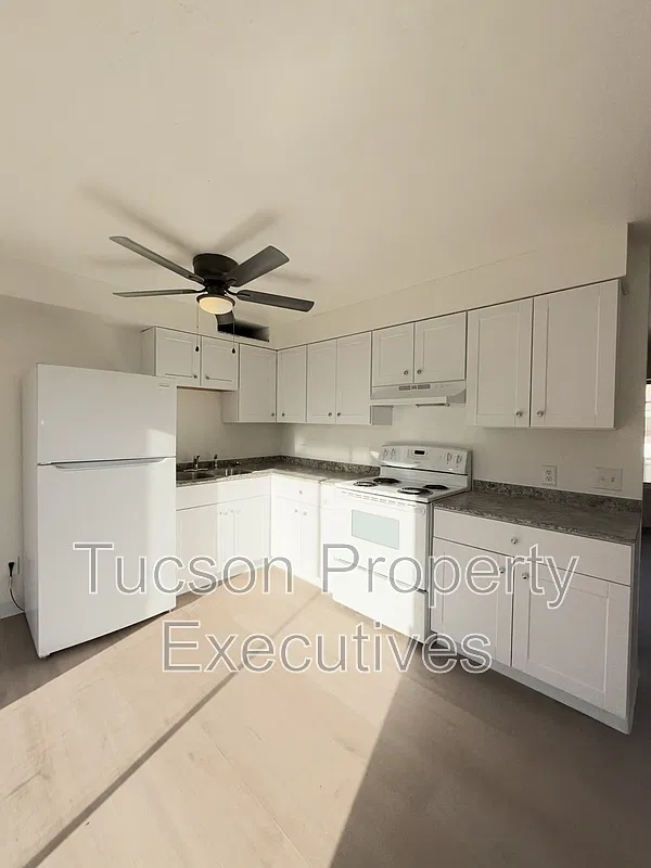 3 bed, 1.0 bath, 1300 sqft, $1,450 — Photo 2