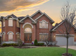 314 Wilshire Dr E, Wilmette, IL 60091