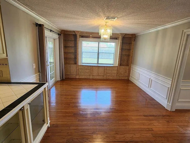 549 Burlington Ave NE — Photo 19