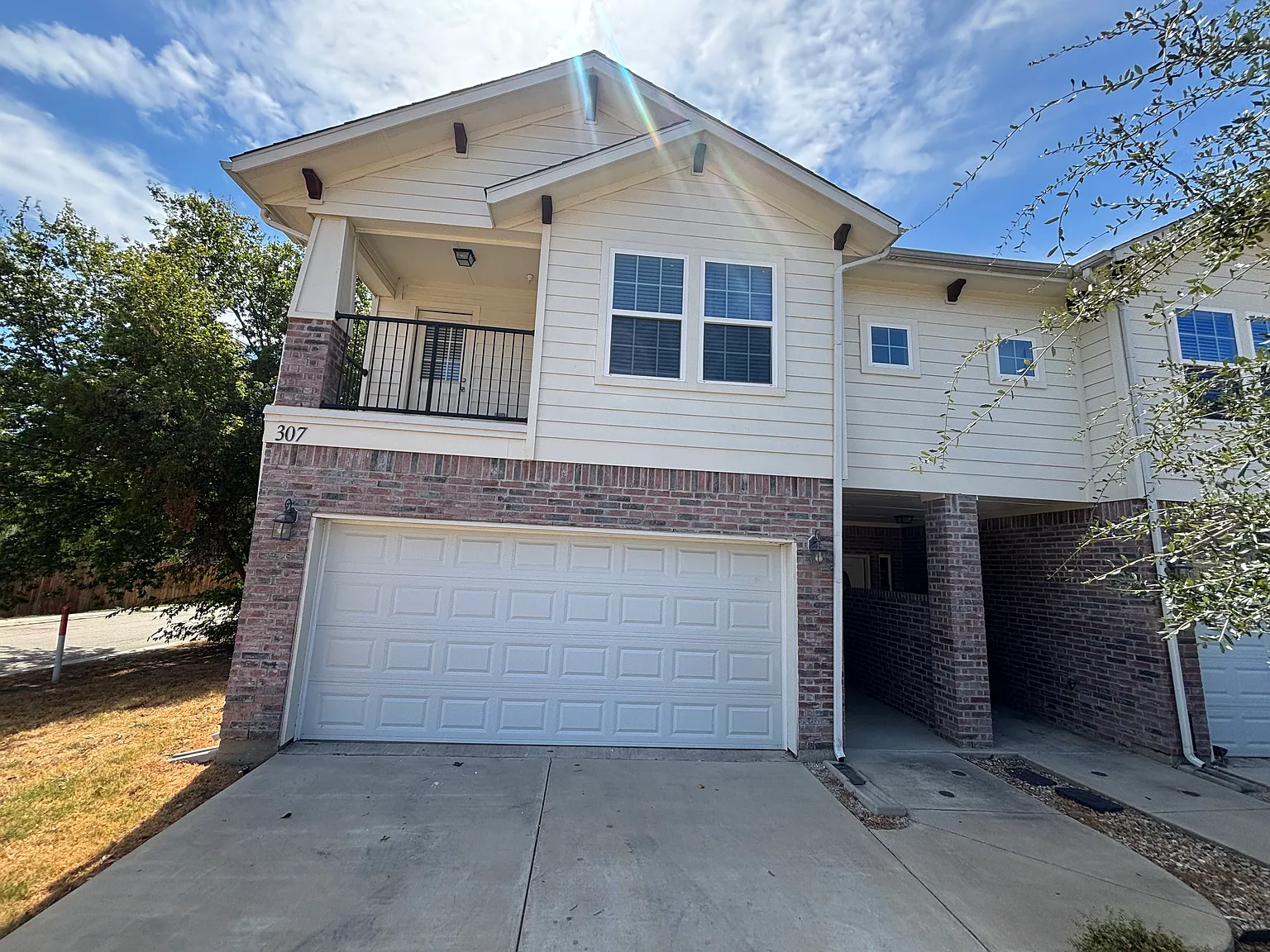 3 bed, 2.5 bath, 1989 sqft, $2,500 — Photo 2