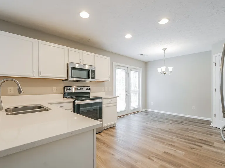 1304 Ivey Pointe Dr — Photo 9