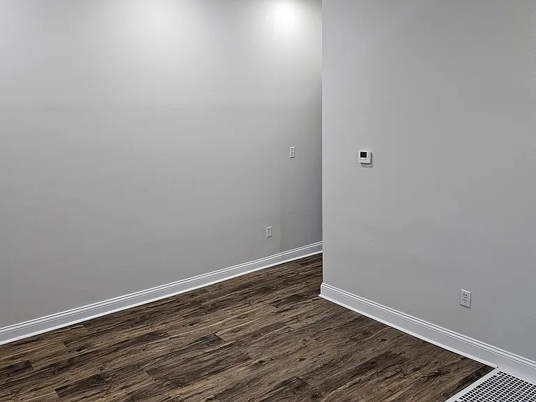 2033 Carrollton Ave — Photo 10
