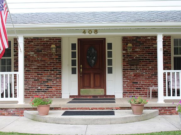 WIDE FRONT PORCH W/SWING