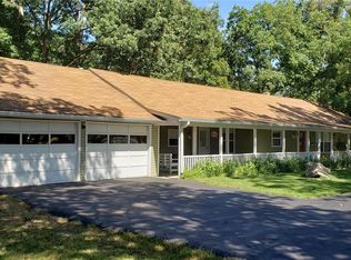 4 Hawthorne Dr, Warrenton, MO 63383