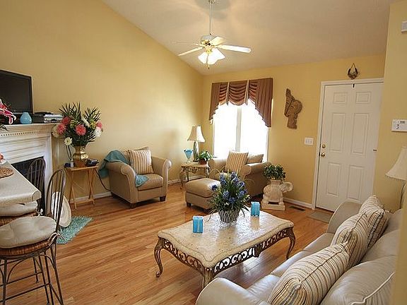 Gorgeous Hardwoods in Living room