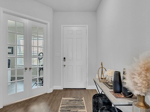 5th image of 1404 Arrowwood Dr