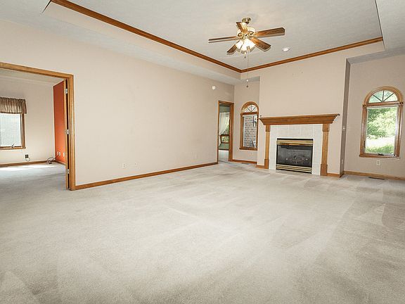 4th image of 48 Augusta Dr