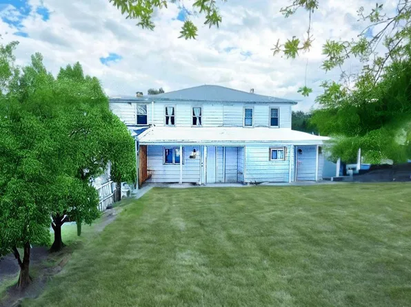 18 Spruce St, Branchdale, PA 17923