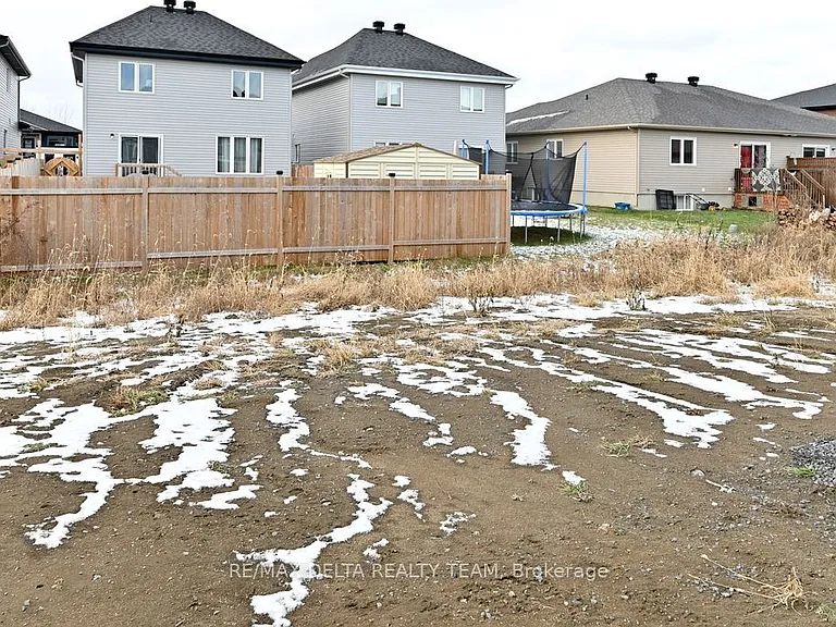 463 Denis St — Photo 24