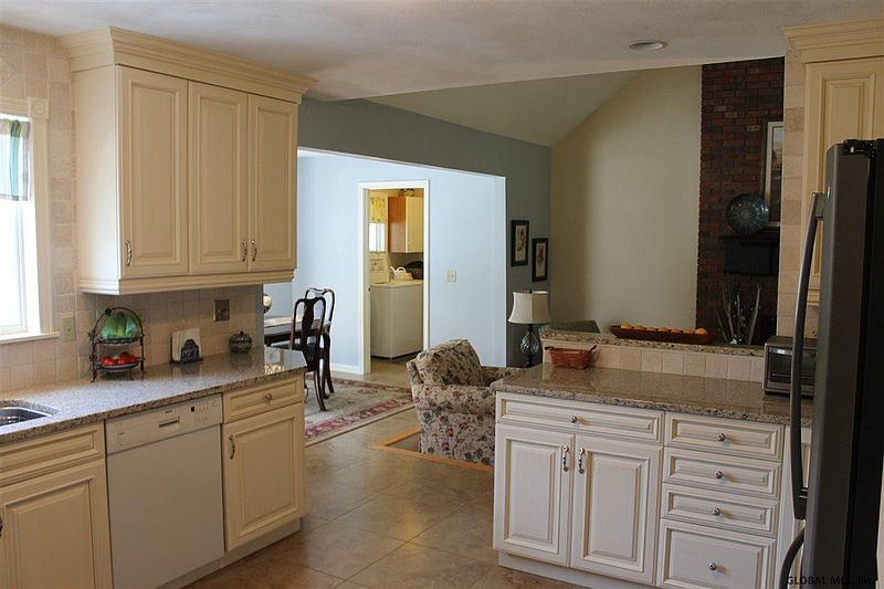 5th image of 8 HUNTER Drive