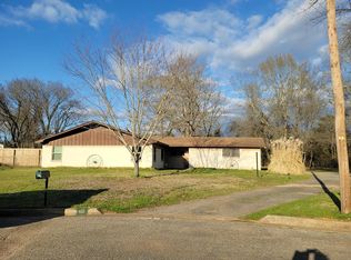104 Lorraine Pl, Palestine, TX 75801