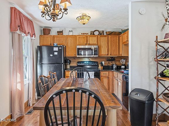 4th image of 2652 Sunset Rd