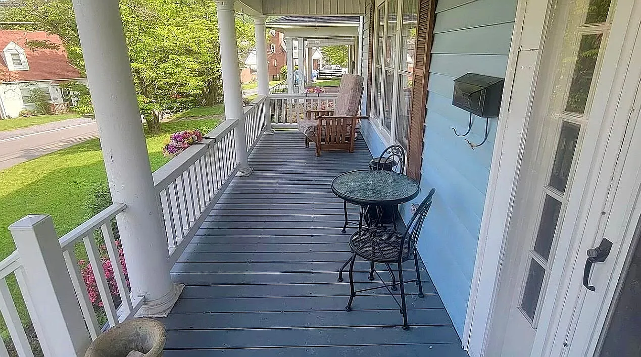 3 bed, 1296 sqft, $1,300 — Photo 2