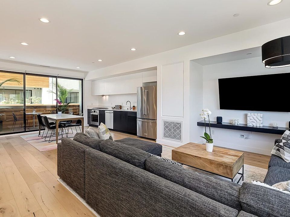 1st image of 866 1/2 S Wilton Pl