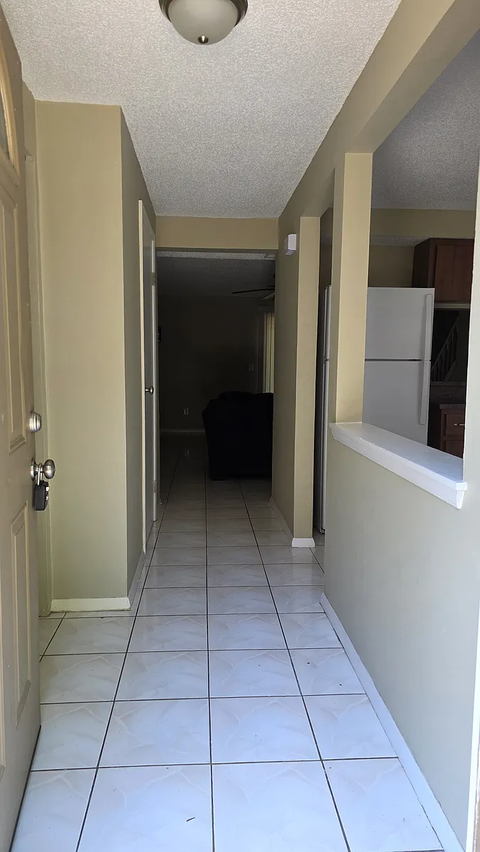 Building Photo - 4908 Silver Oaks Vlg