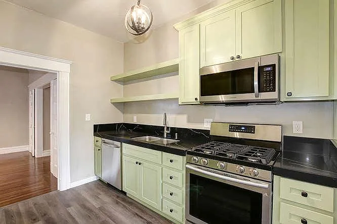 1821 Capitol Ave — Photo 28