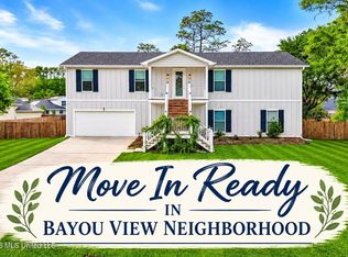 29 Bayou View Dr, Gulfport, MS 39507
