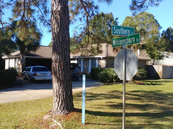 715 Southern Ct, Gulf Breeze, FL 32561