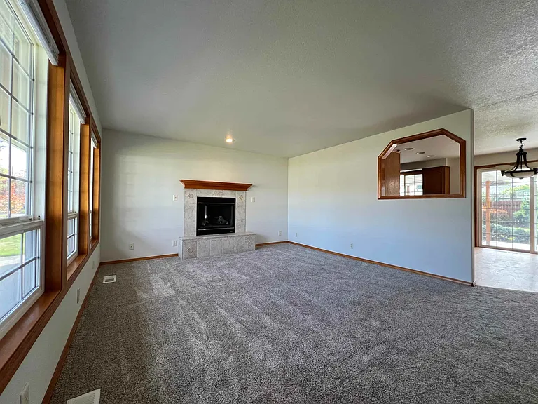 2529 Taylor Ave — Photo 8