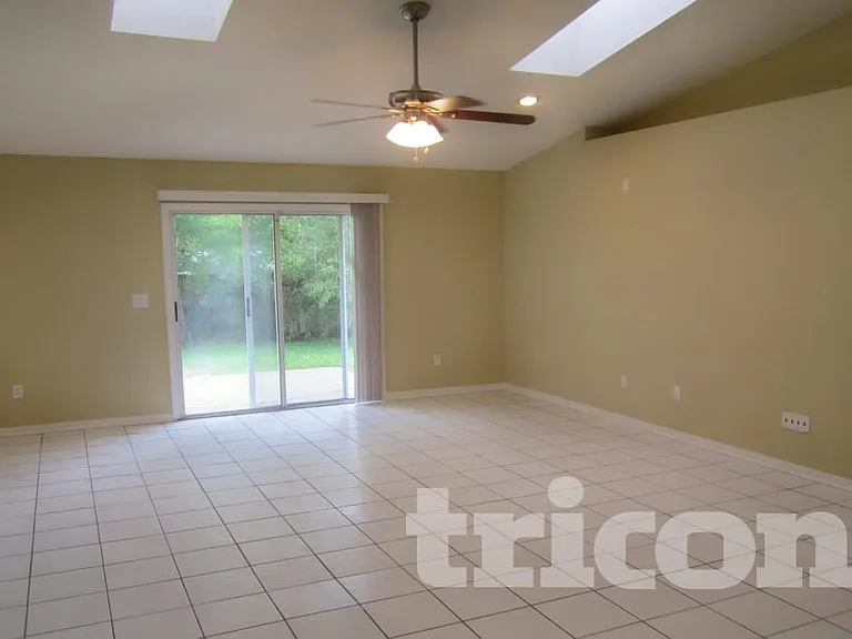 11509 Twin Oaks Trl — Photo 5