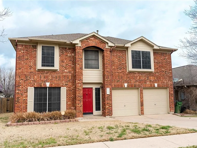 1608 Diana Dr — Photo 2