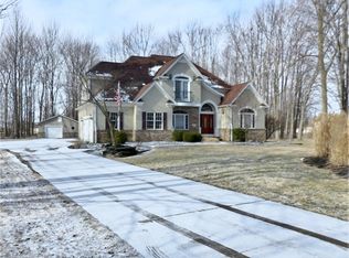 7402 Spring Blossom Dr, Mentor, OH 44060