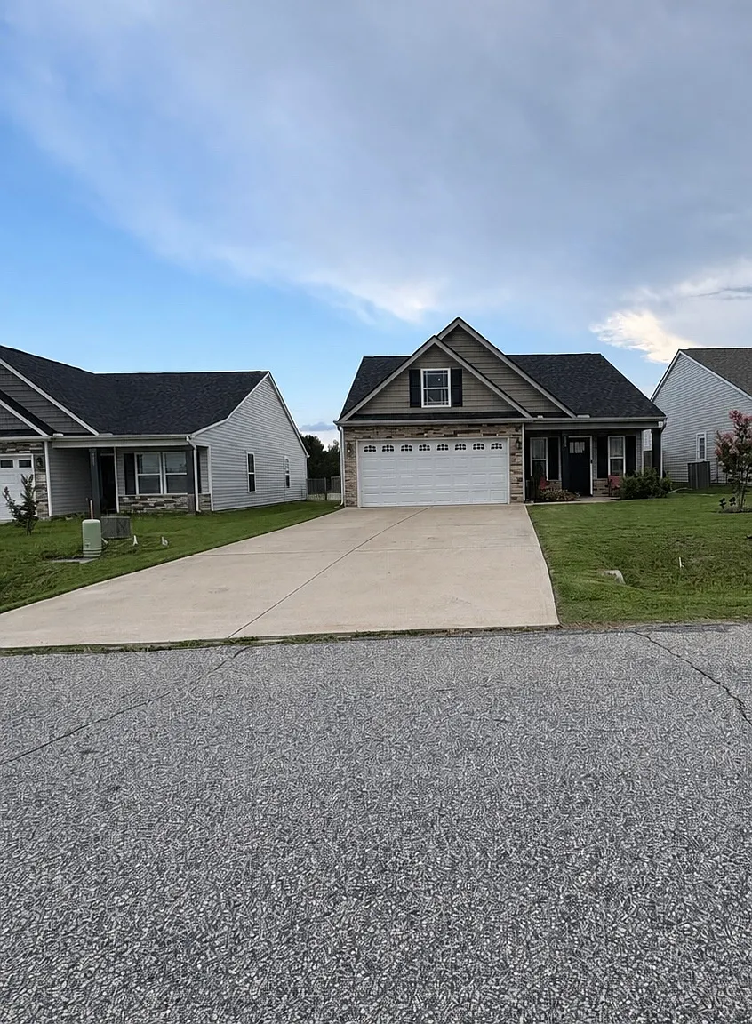 3 bed, 1391 sqft, $2,000 — Photo 1