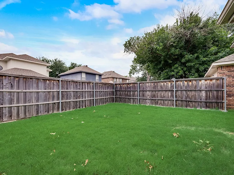 Village Green Dr — Photo 23