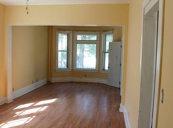 4th image of 10347 S Avenue J
