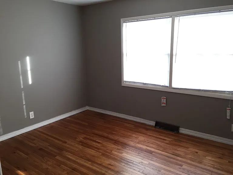 1207 Elm Pl — Photo 1