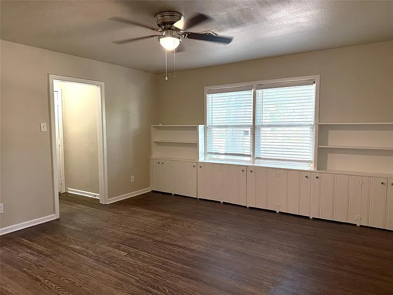 4718 Normandy Rd — Photo 2