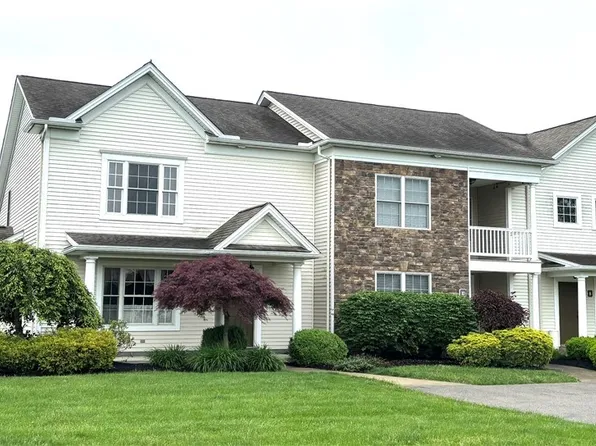 12 Cambridge Gln, Columbiana, OH 44408