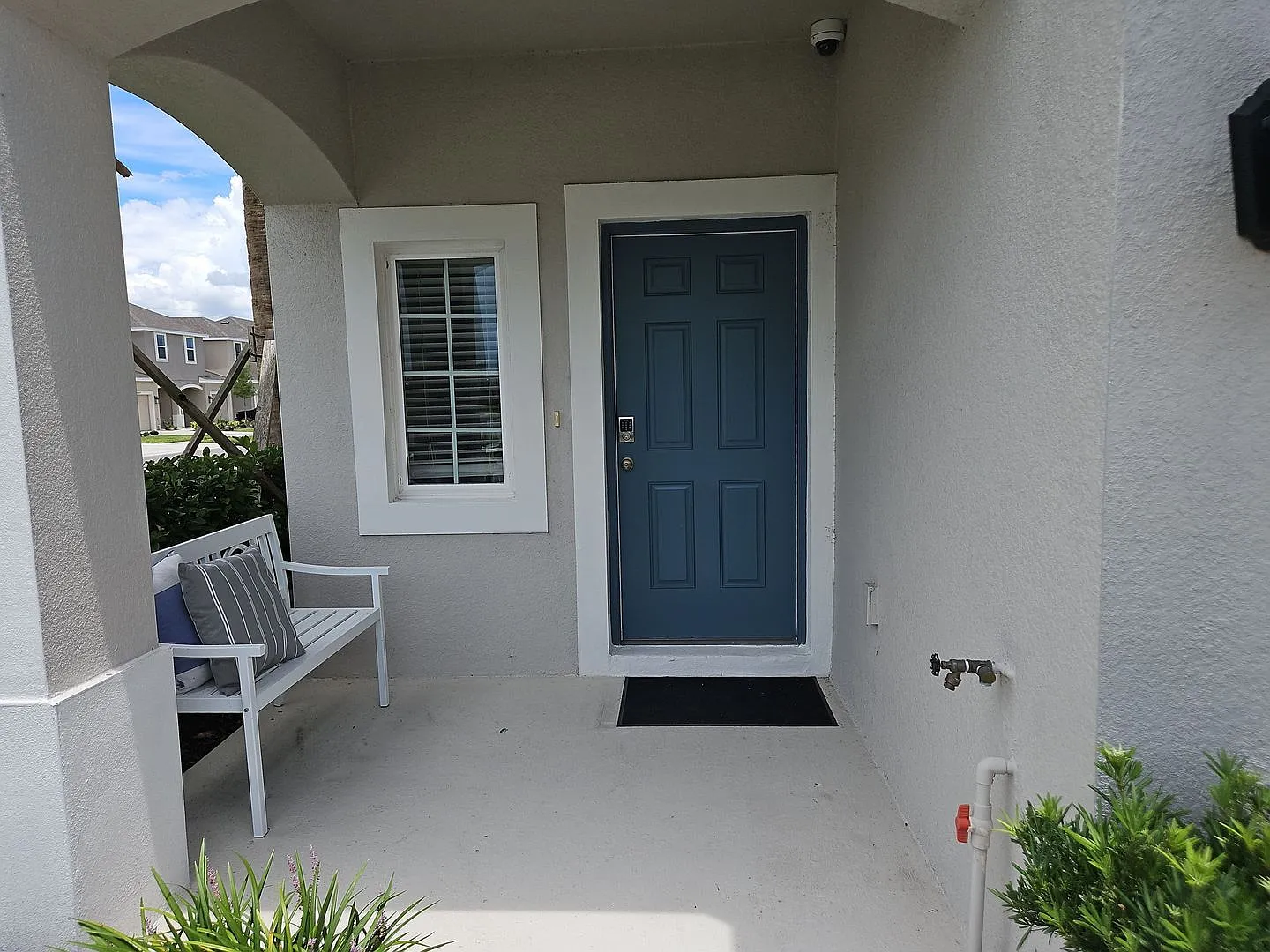 Beautiful, fully furnished, 3 bedroom townhome for rent in The Townhomes at River Landing! — Photo 3