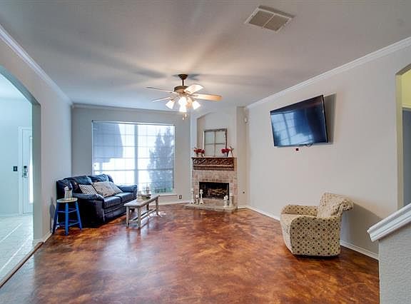 5th image of 702 Oakridge Dr