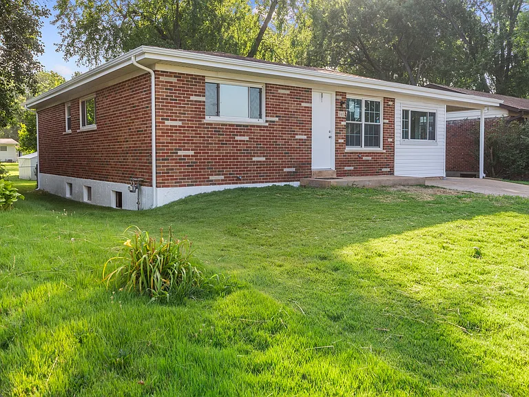 545 Patterson Ln — Photo 3