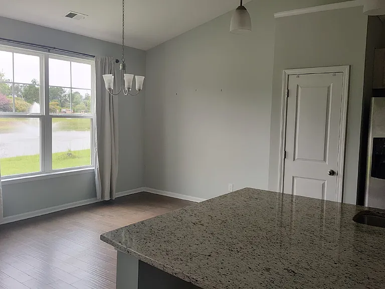 107 Westover Dr — Photo 4